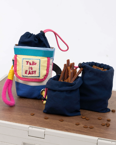 Multifunctional Dog Treat Training Pouch with Waste Bag Dispenser